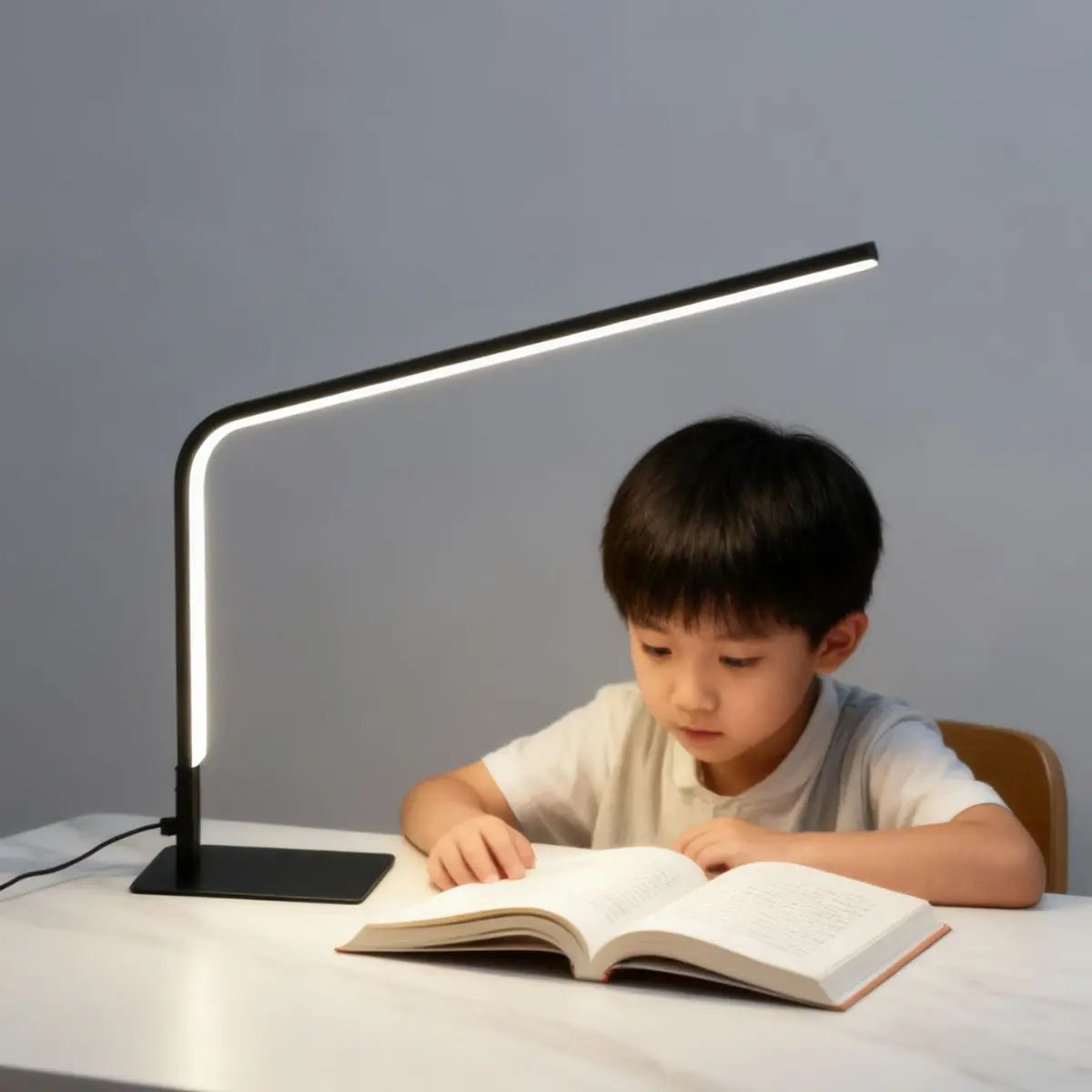 LED desk lamp with eye protection design