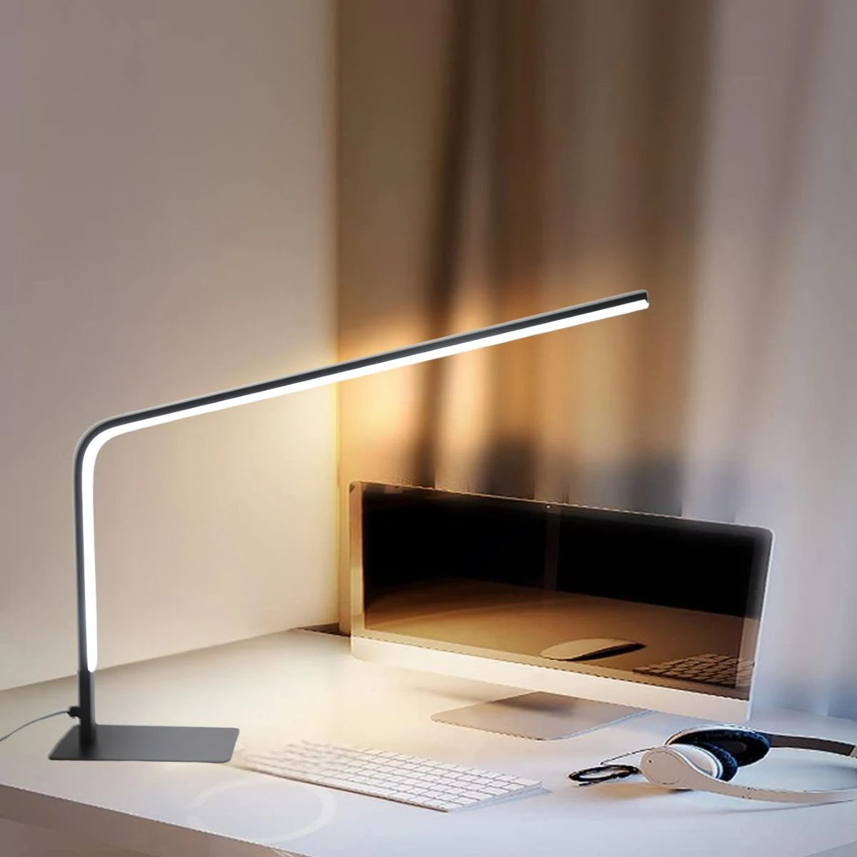 LED desk lamp with eye protection design